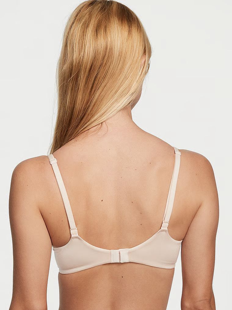 Hladká Demi mírně vyztužená podprsenka. Produkt je béžový a pochází z kolekce Body by Victoria.