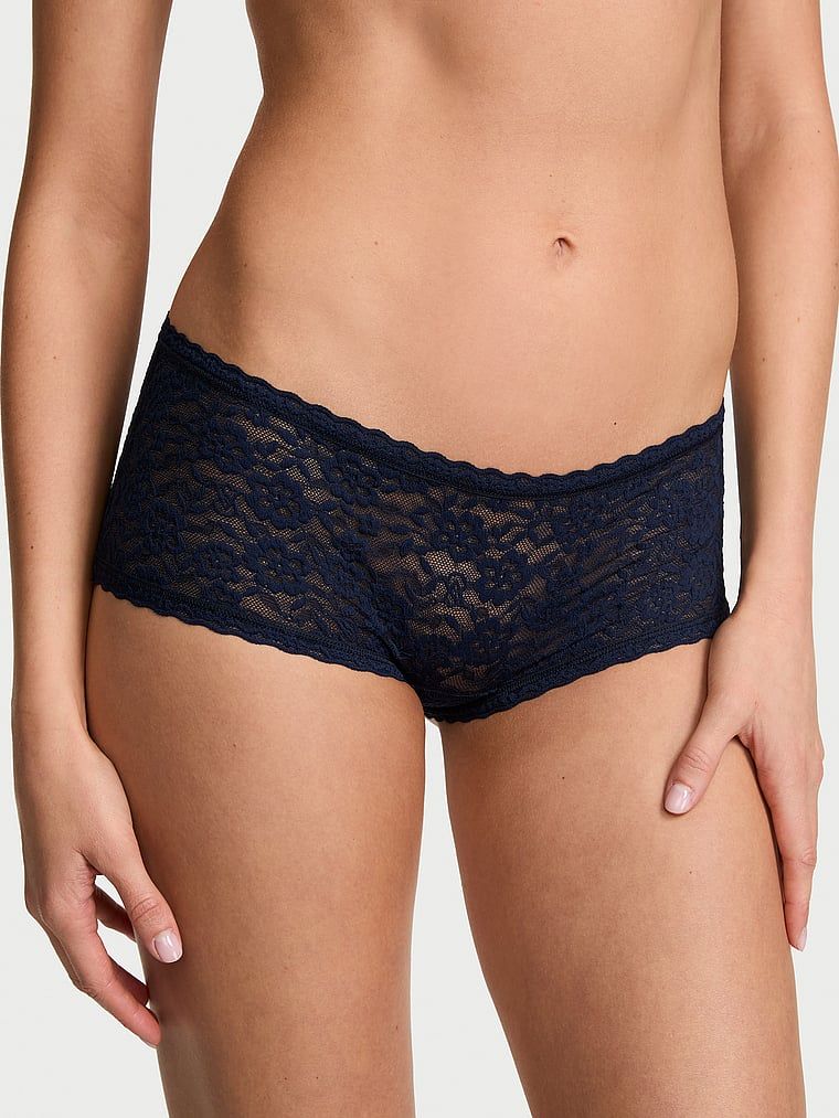 Krajkové kraťasy s nízkým pasem Boyshorts. Produkt je modré barvy a pochází z kolekce Lacie.