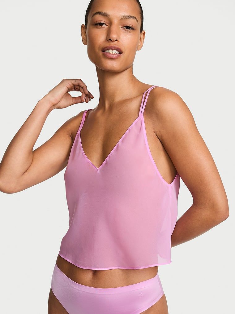 Šifonový vrch na spaní. Produkt je růžové barvy a pochází z kolekce Victoria's Secret.