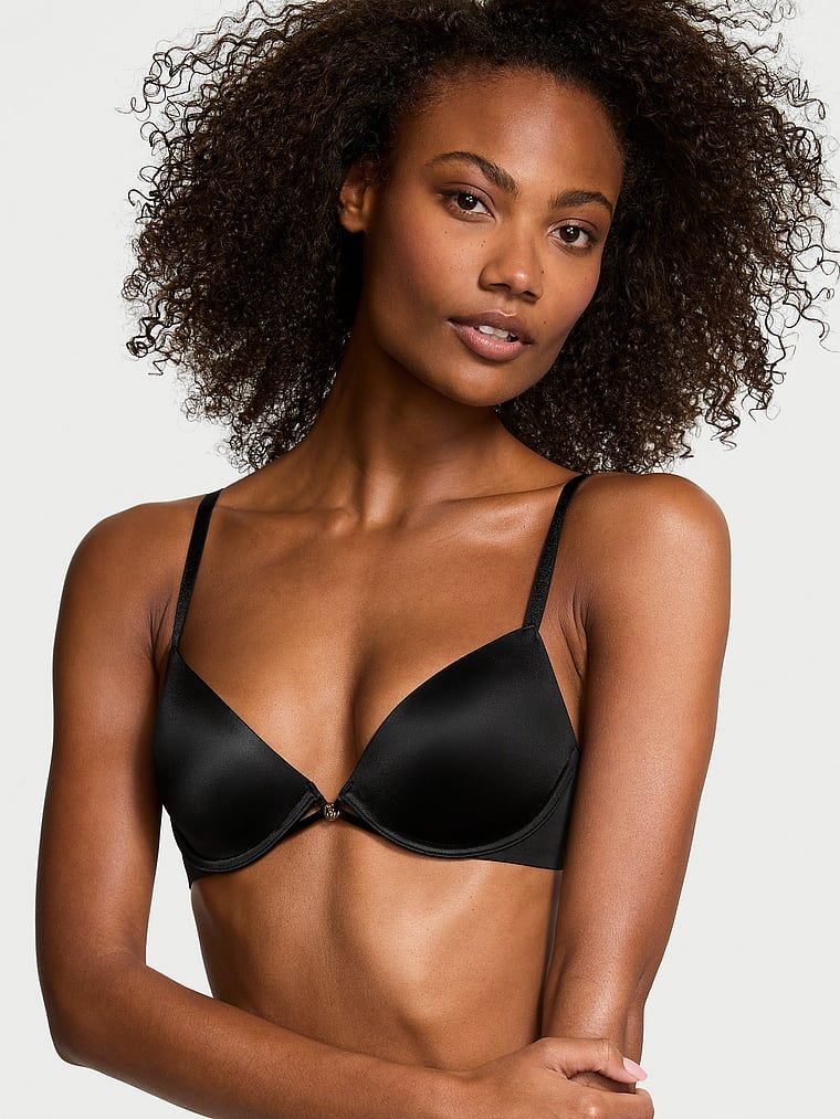 Hladká Demi mírně vyztužená podprsenka. Produkt je černý a pochází z kolekce Very Sexy.