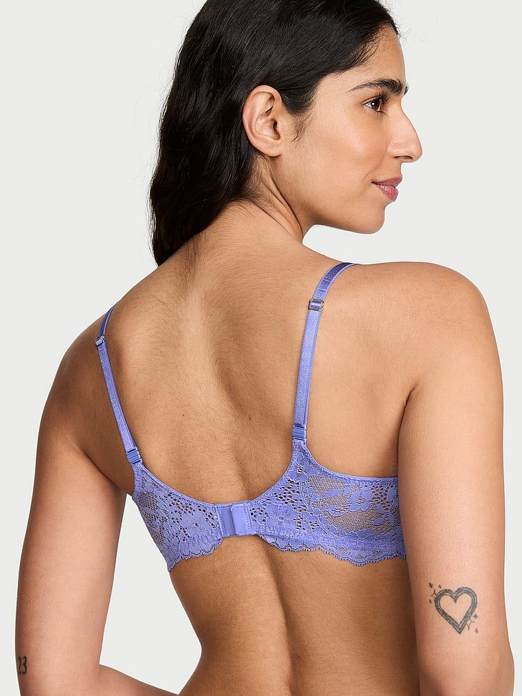 Mírně vycpávaná podprsenka s krajkou Lace Demi. Produkt je modré barvy a pochází z kolekce Dream Angels.