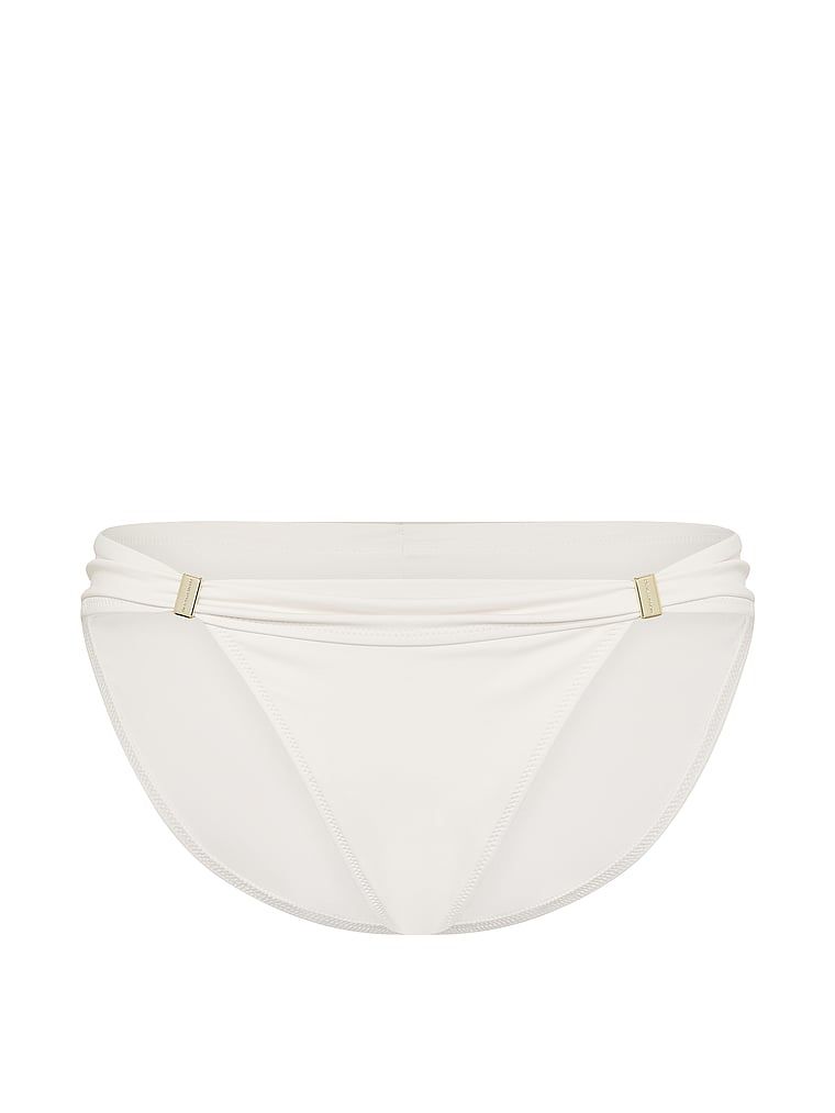 Essential Harlow bikini bottom. Produkt je bílé barvy a pochází z kolekce Victoria's Secret Swim.