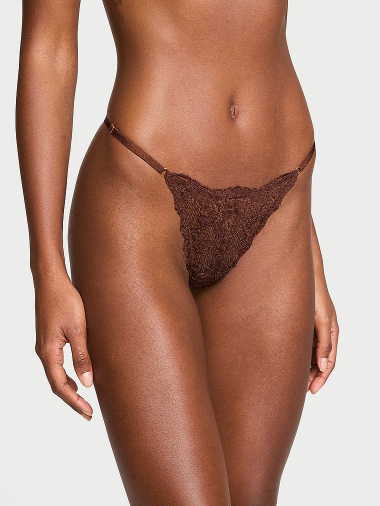 Krajková tanga s nastavitelnými řemínky Lace V-String. Výrobek je hnědý a pochází z kolekce Dream Angels.