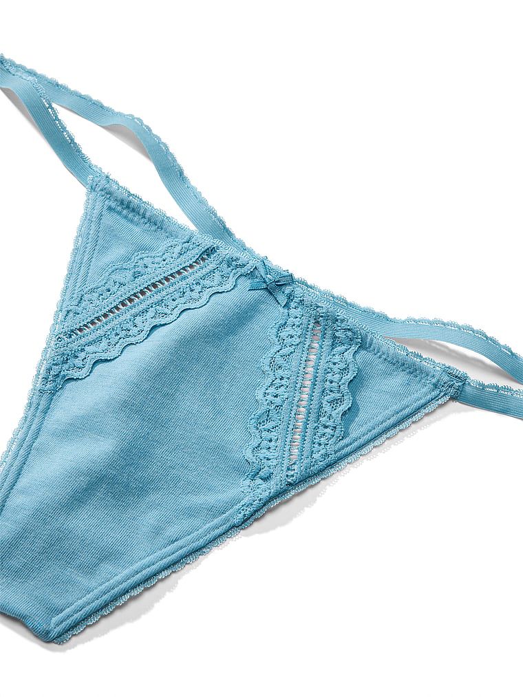 Bavlněné tanga s vložkami na krajku. Produkt je modré barvy a pochází z kolekce Victoria's Secret.