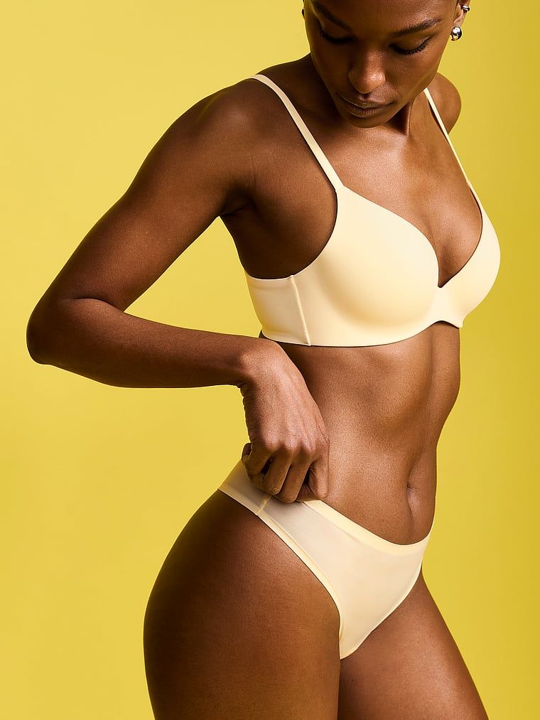 Flex mikrovláknové tanga. Produkt je žluté barvy a pochází z kolekce Body by Victoria.