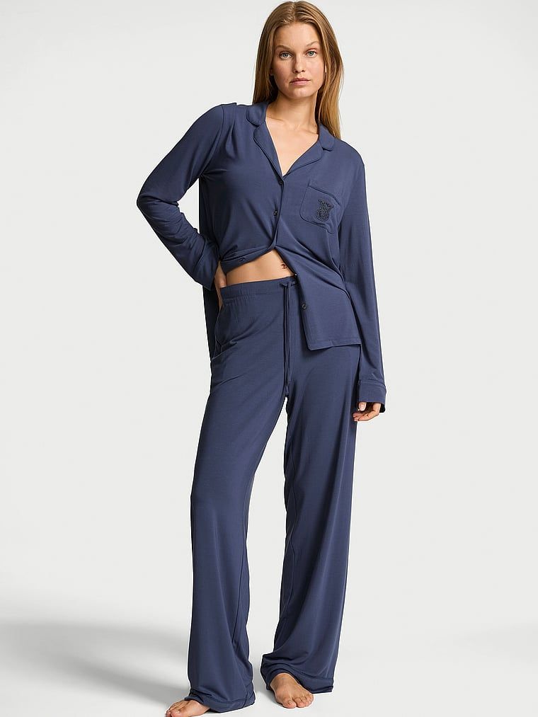 Pyžama vyrobená ze SoSoft modalu. Produkt je modré barvy a pochází z kolekce Victoria's Secret.