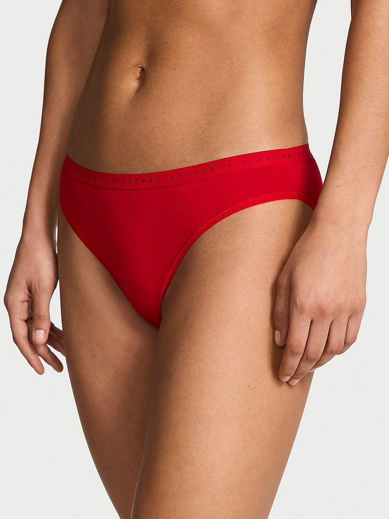 Bavlněné bikiny kalhotky. Produkt má červenou barvu a pochází z kolekce Victoria's Secret.