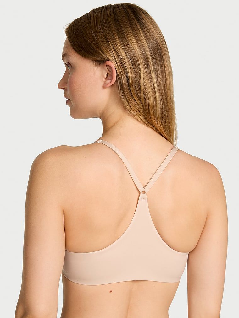 Mírně vyztužená podprsenka se zapínáním vpředu. Produkt je béžové barvy a pochází z kolekce Body by Victoria.