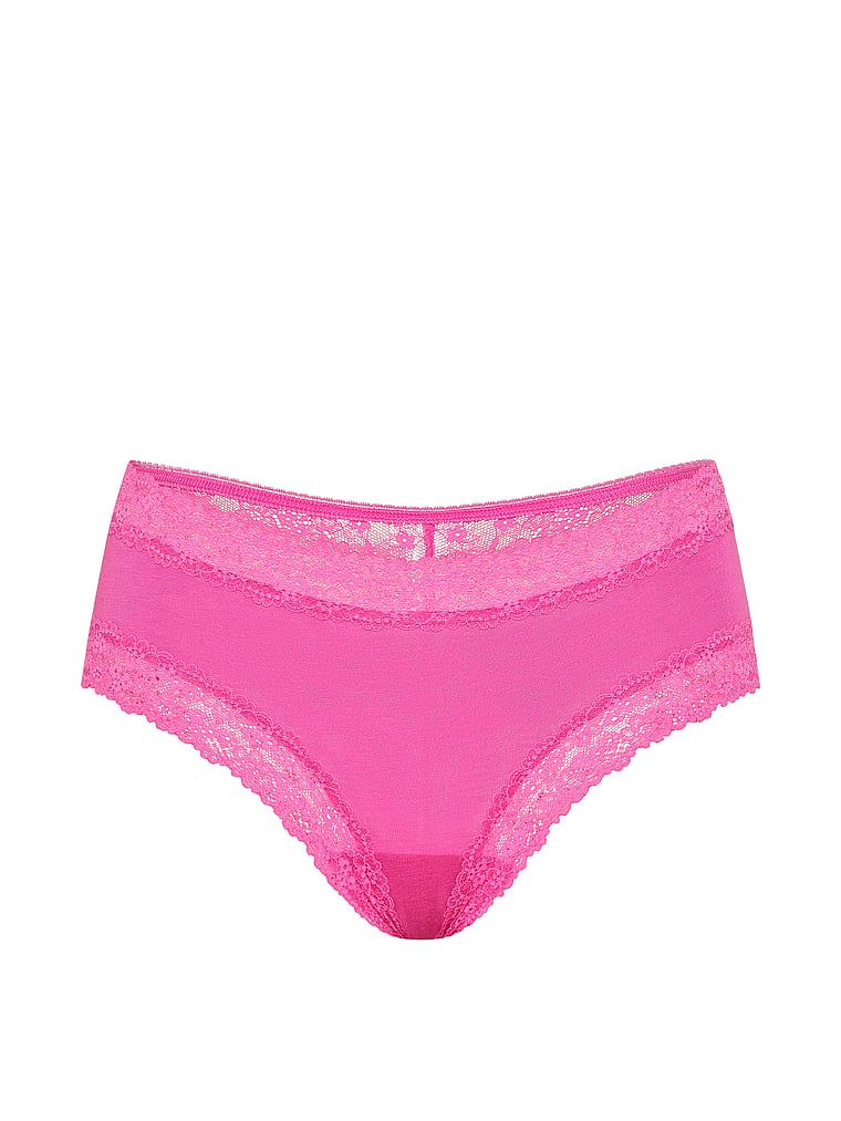 Bavlněné kalhotky s krajkou na zádech Cheekyho. Produkt je růžové barvy a pochází z kolekce Lace Trim.