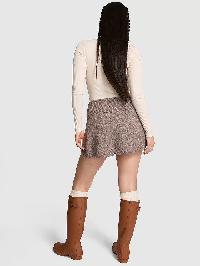 https://www.victoriassecret.com/p/760x1013/png/zz/25/10/28/01/112757625KUG_OM_B.jpg