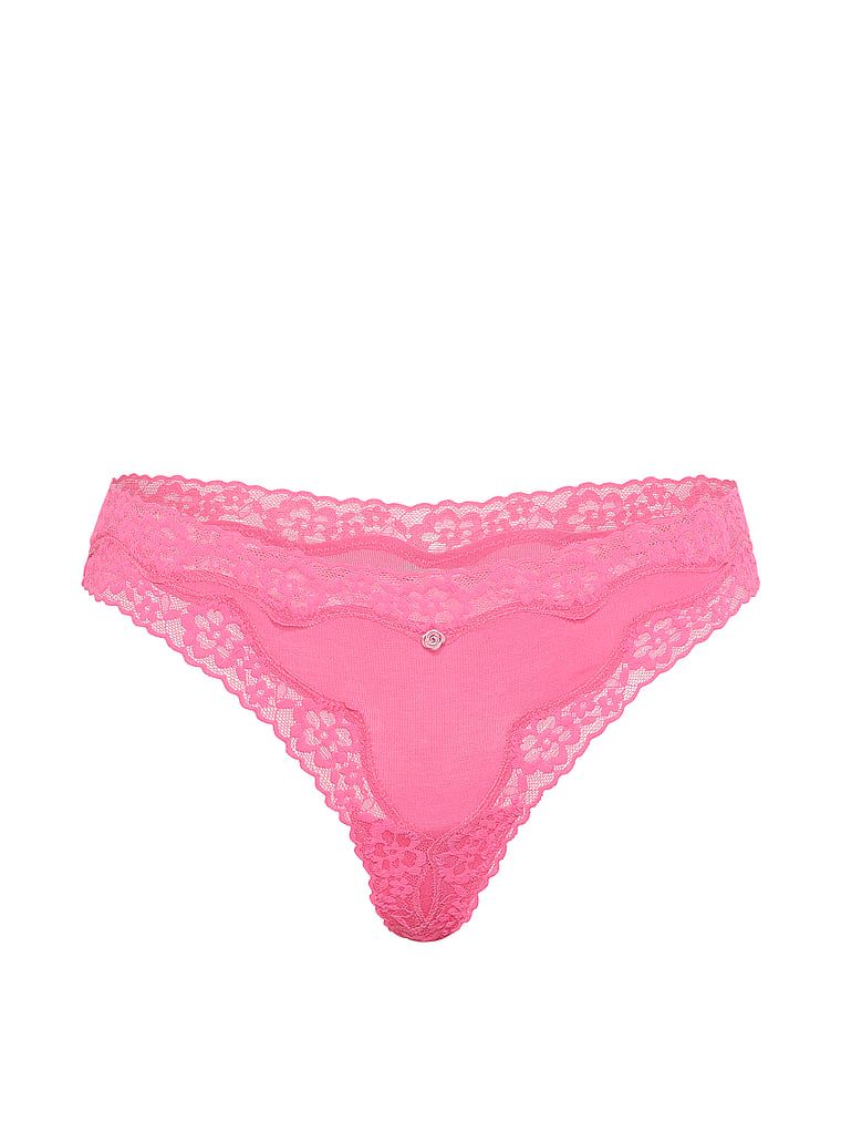 Bavlněná tanga s krajkou a lemem s krajkou. Produkt je růžové barvy a pochází z kolekce Lace Trim.