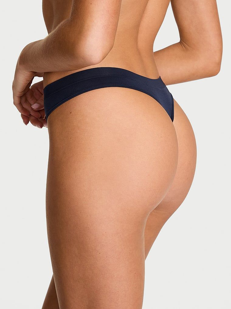 Bezešvé tanga. Produkt je modré barvy a pochází z kolekce Seamless.