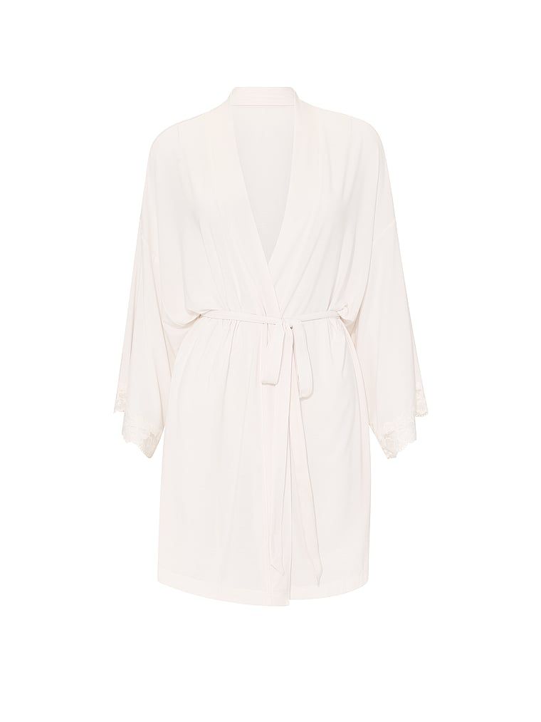 Župan vyrobený ze SoSoft modalu. Produkt je bílé barvy a pochází z kolekce Victoria's Secret.