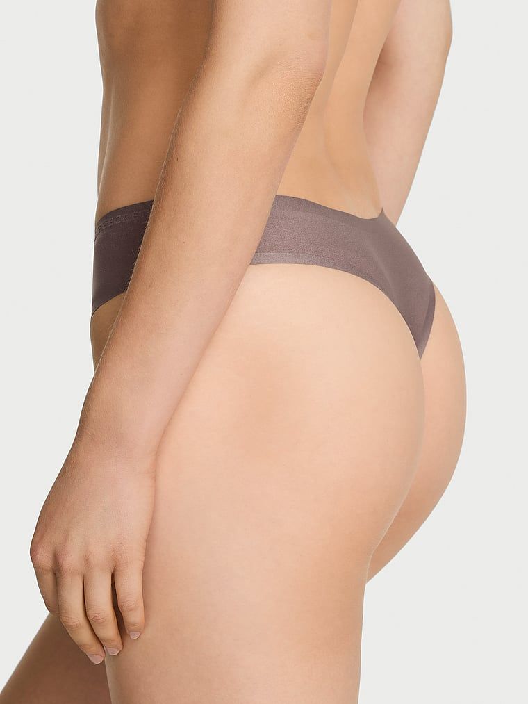 Flexibilní tanga z mikrovlákna. Produkt je šedý a pochází z kolekce Body by Victoria.