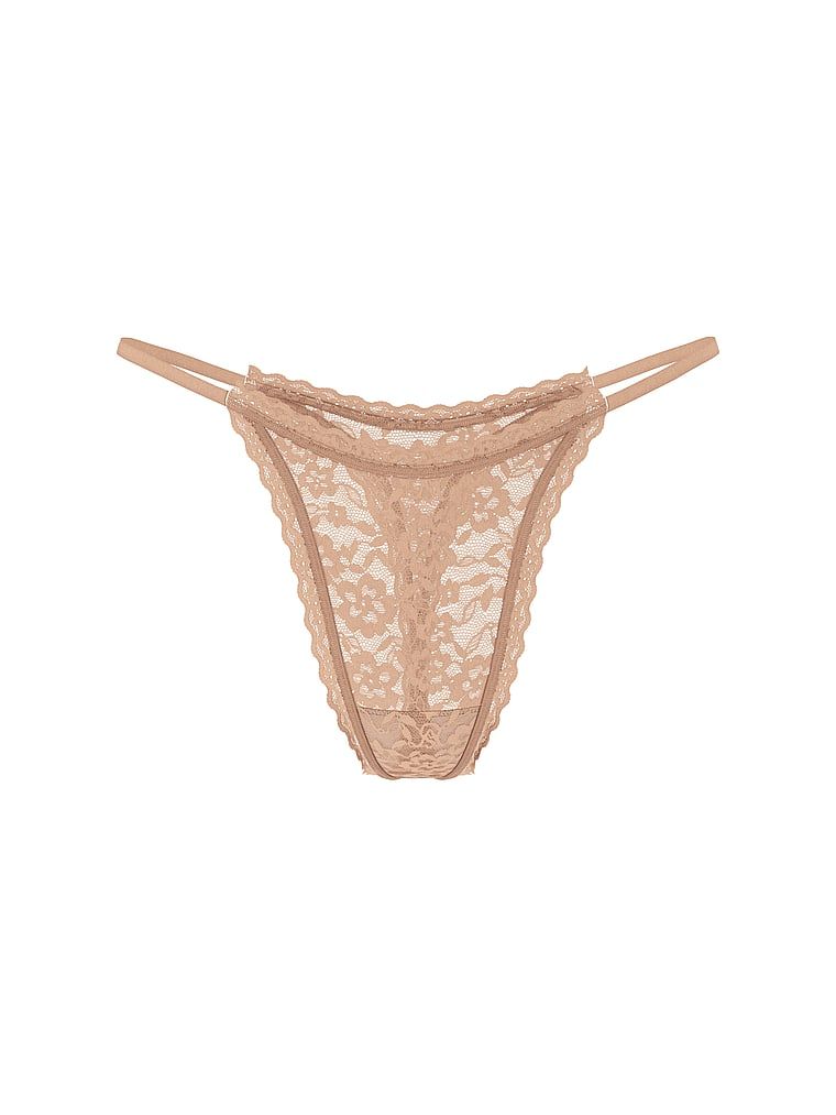 Tanga z rozkvetlé krajky. Produkt je béžový a pochází z kolekce Lacie.