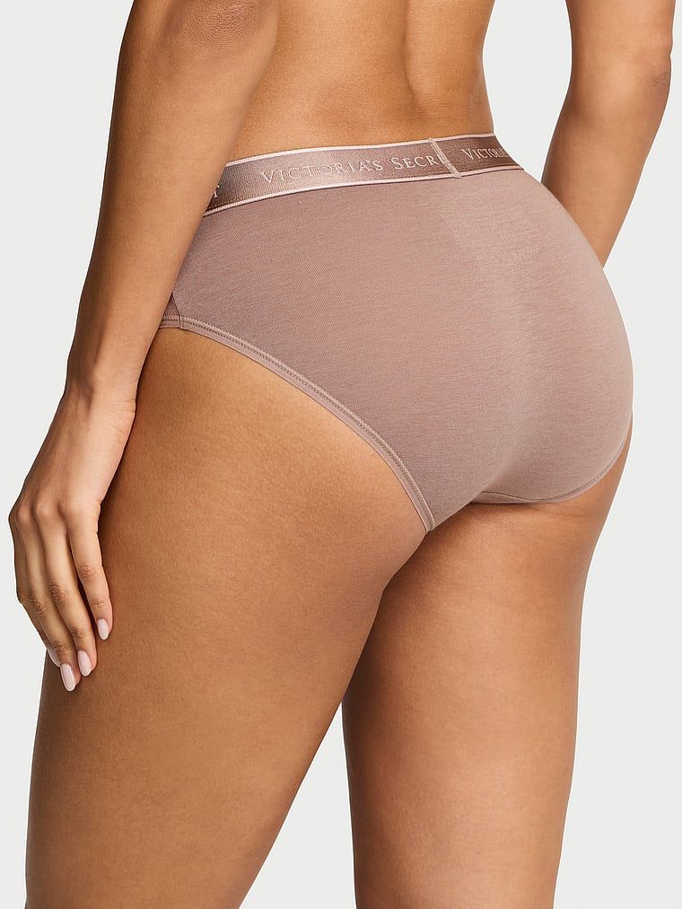 Bavlněné kalhotky s logem Hiphugger v pase. Produkt je hnědé barvy a pochází z kolekce Cotton.