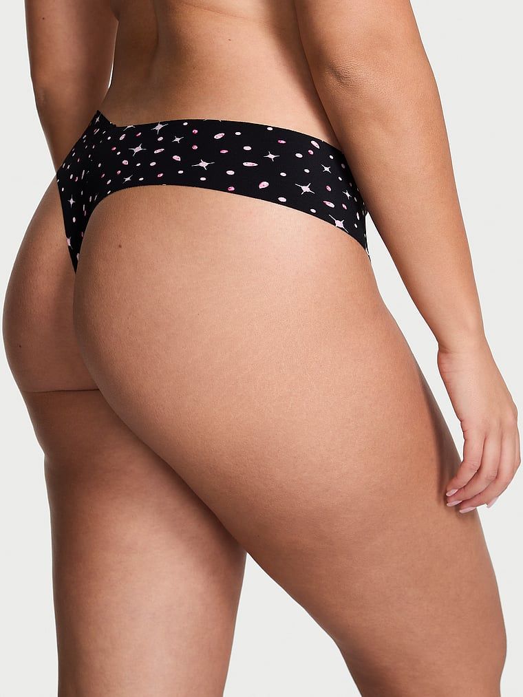 Bezešvá tanga bez show. Produkt je vzorovaný a pochází z kolekce No-Show.
