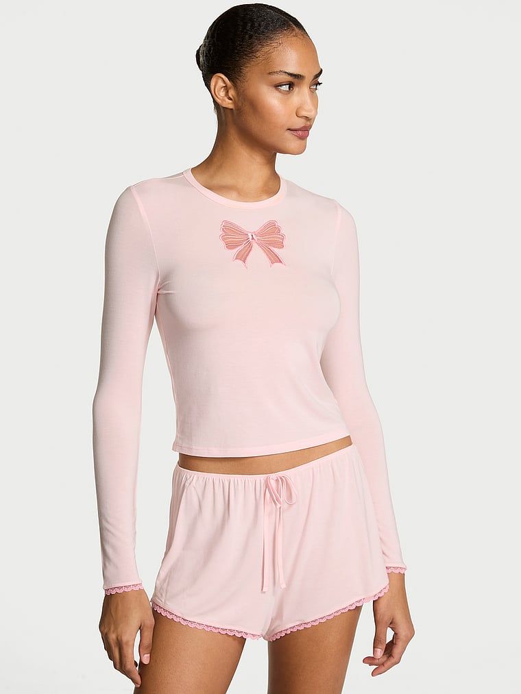 Modální spací sada – Bowie halenka a kraťasy. Produkt je růžové barvy a pochází z kolekce Victoria's Secret.