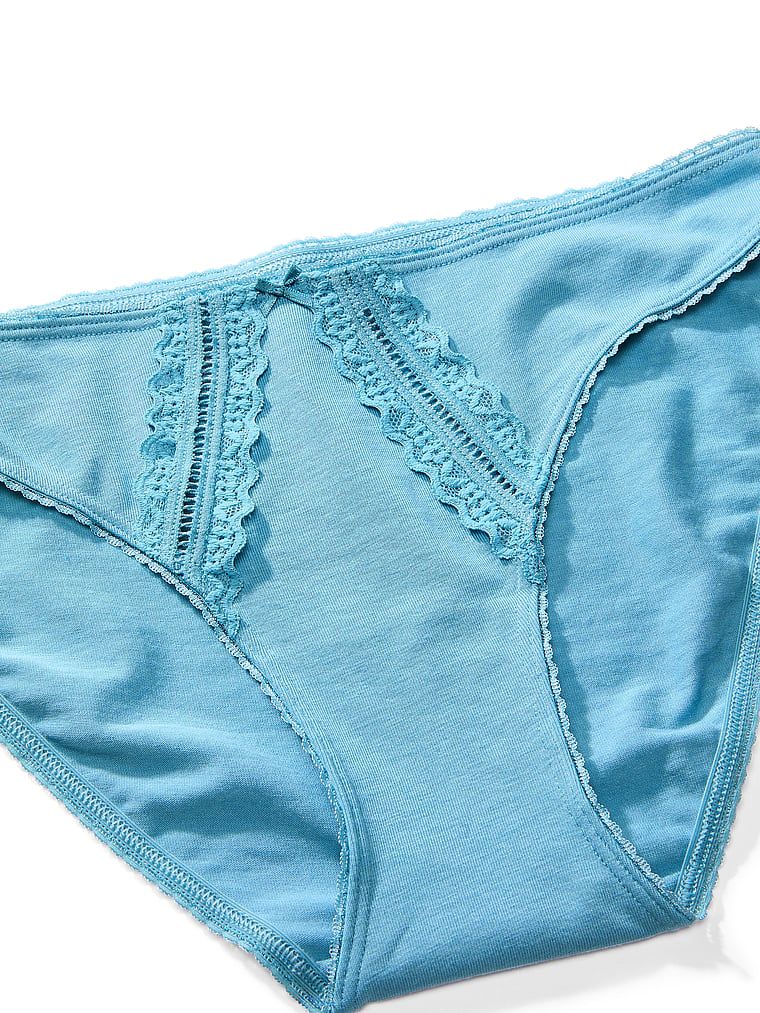 Bavlněné kalhotky s krajkou bikin. Produkt je modré barvy a pochází z kolekce Victoria's Secret.