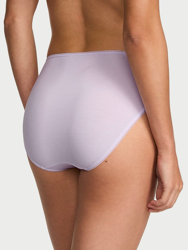 Bavlněné kalhotky s vložkami na krajku. Produkt je fialové barvy a pochází z kolekce Victoria's Secret.