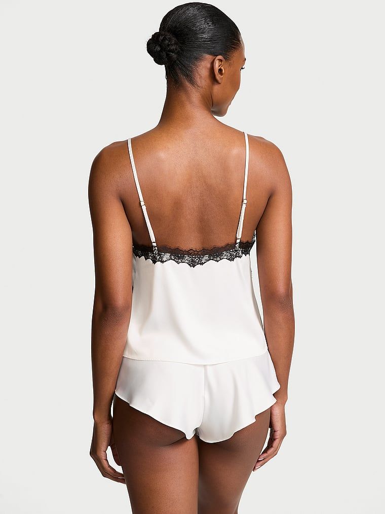 Sada krajek na spaní Satin Rose s krajkou na lemování. Produkt je bílé barvy a pochází z kolekce Very Sexy.