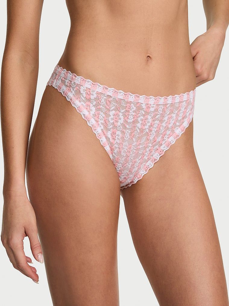 Krajkové kalhotky z krajky z 90. let. Produkt je vzorovaný a pochází z kolekce Lacie.