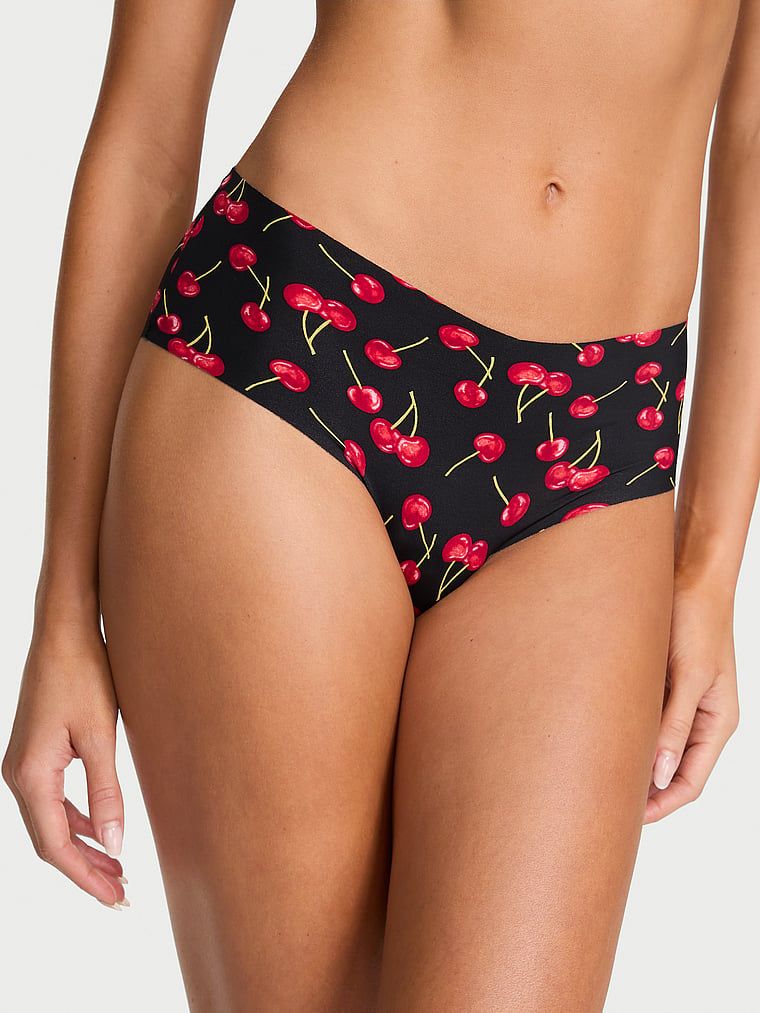 Bezešvové kalhotky s ramínky na zádech No-Show Strappy Cheeky. Produkt je vzorovaný a pochází z kolekce No-Show.