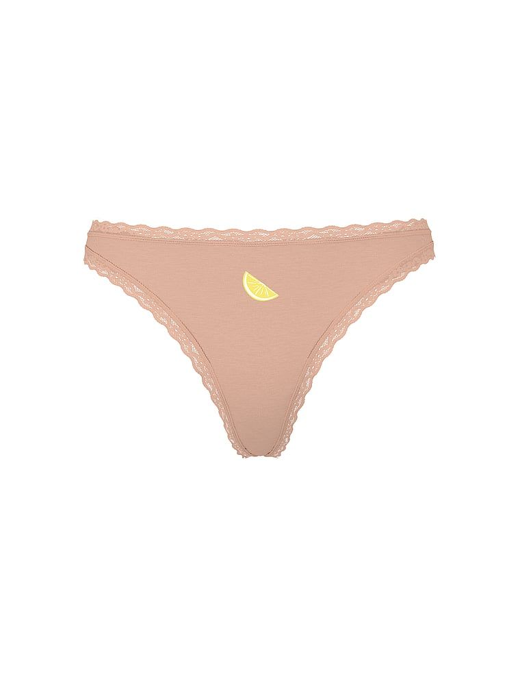 Bavlněné tanga s krajkou na okrajích Lace-Waist. Produkt je růžové barvy a pochází z kolekce Lace Trim.