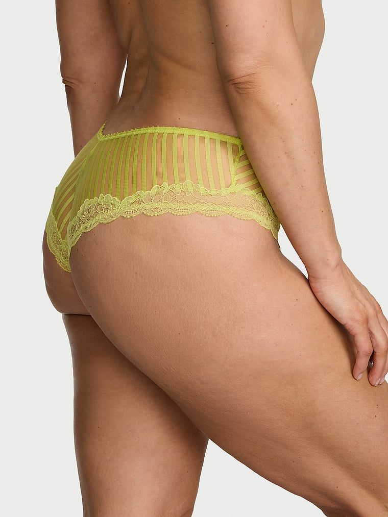 Pruhované kalhotky s hlubokými střiženými nohavičkami Tease Sheer Stripe Cheeky. Produkt je zelené barvy a pochází z kolekce Victoria's Secret.