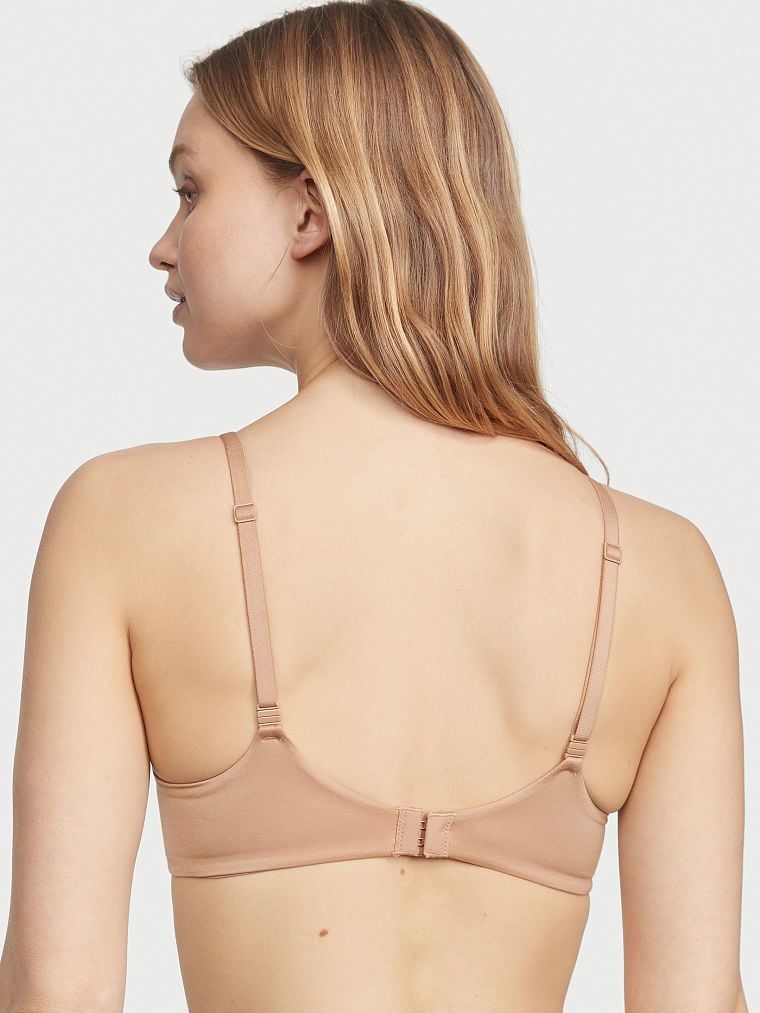 Hladká lehce podšitá Demi mírně vyztužená podprsenka. Produkt je béžový a pochází z kolekce Body by Victoria.