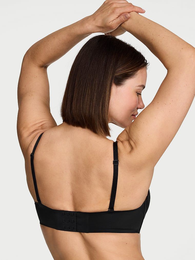 Push-up podprsenka bez ramínek. Produkt je černý a pochází z kolekce Invisible by Victoria's Secret.