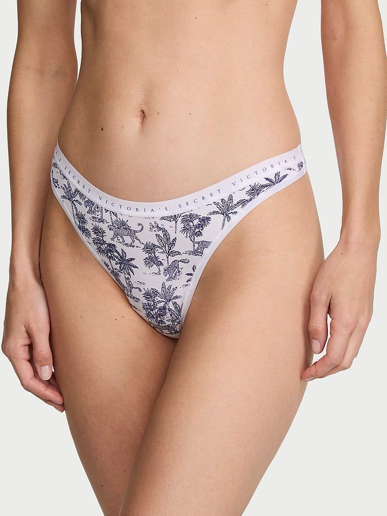 Bavlněné tanga s vysokými nohavičkami. Produkt je vzorovaný a pochází z kolekce Victoria's Secret.