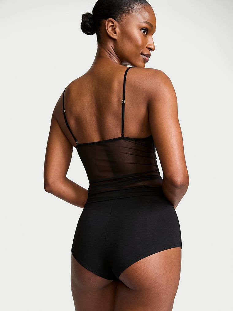 Spací sada – top a kraťasy z modálního a Sheer Reveal síťoviny. Produkt je černý a pochází z kolekce Very Sexy.