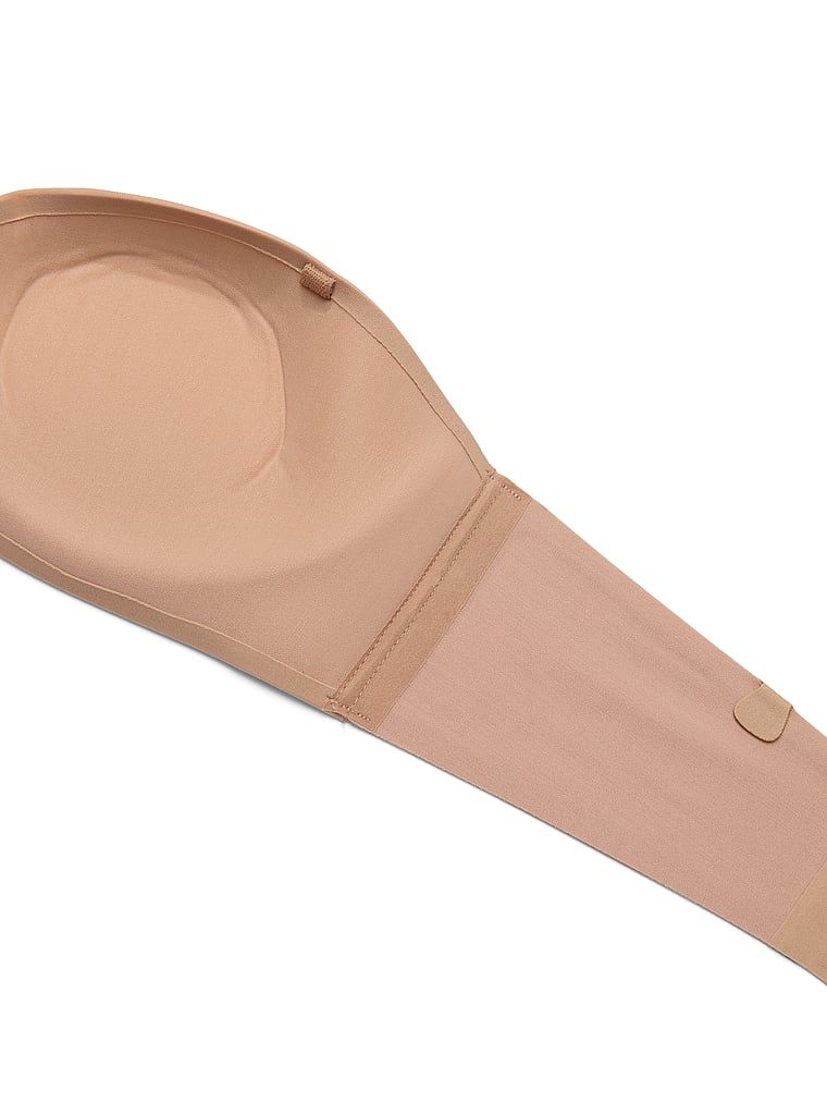 Sweetheart podprsenka bez ramínek a mírně vycpávaná podprsenka. Produkt je béžové barvy a pochází z kolekce Invisible by Victoria's Secret.
