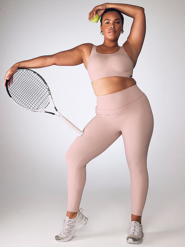 Sportovní podprsenka s maximální podporou Featherweight Max. Produkt je béžový a pochází z kolekce VSX.