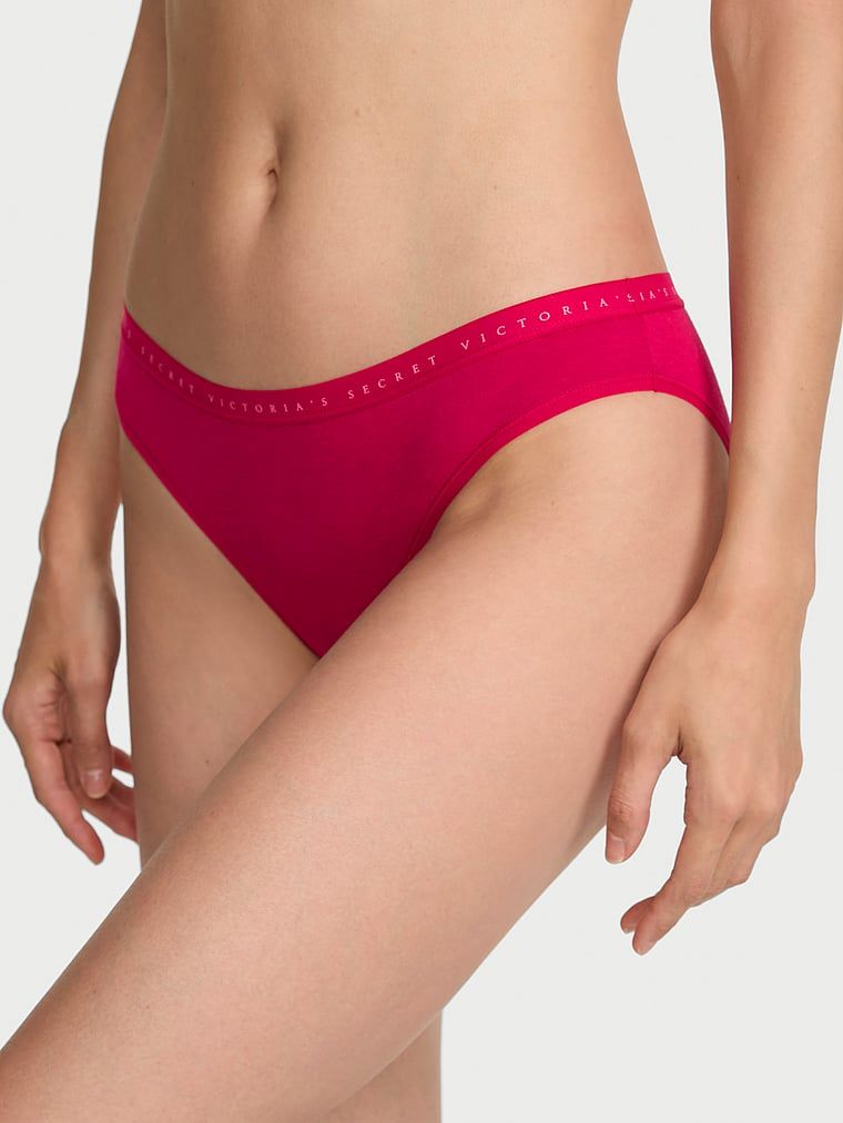 Bavlněné kalhotky v bikinách. Produkt je růžové barvy a pochází z kolekce Victoria's Secret.