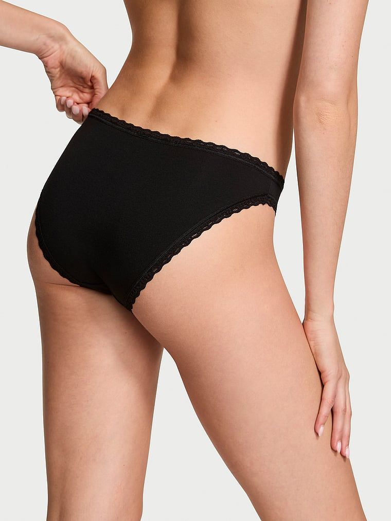 Bavlněné kalhotky s krajkou v bikinách s krajkovým lemem. Produkt je černý a pochází z kolekce Lacie.