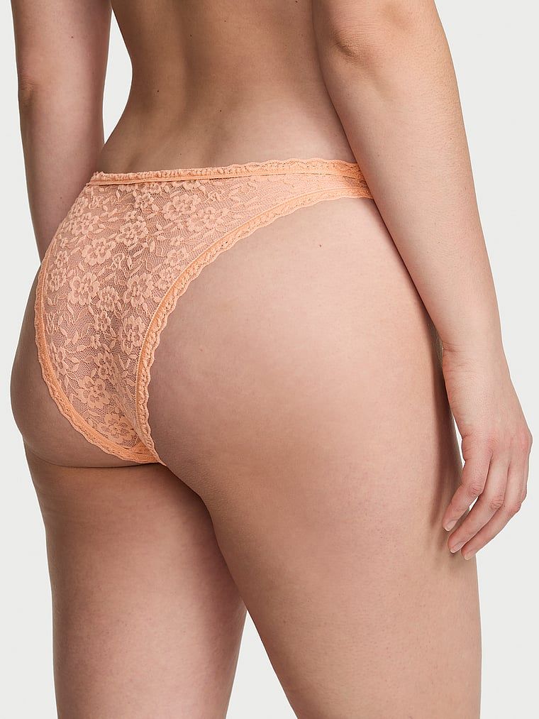 Krajkové kalhotky z krajky z 90. let. Produkt je oranžové barvy a pochází z kolekce Lacie.