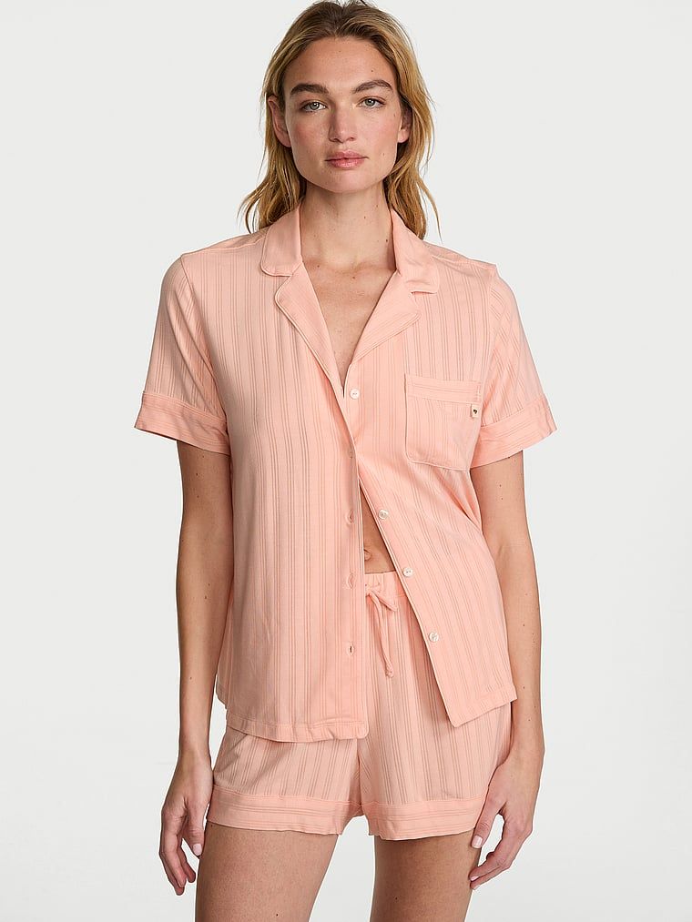 Modální pyžamo s kraťasy SoSoft Ultra-Fine. Produkt je růžové barvy a pochází z kolekce Victoria's Secret.
