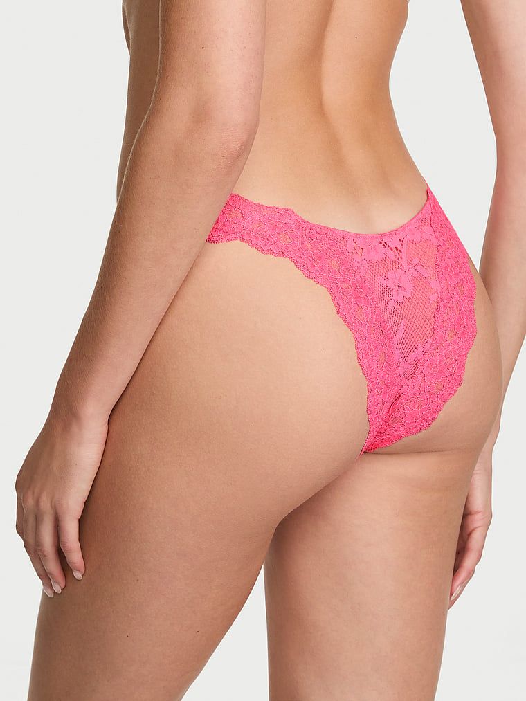 Brazilské krajkové kalhotky. Produkt je růžové barvy a pochází z kolekce Dream Angels.