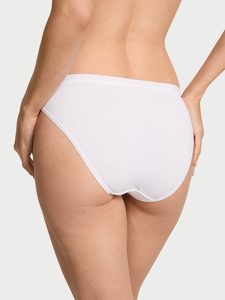 Bavlněné kalhotky v bikinách. Produkt je bílé barvy a pochází z kolekce Victoria's Secret.