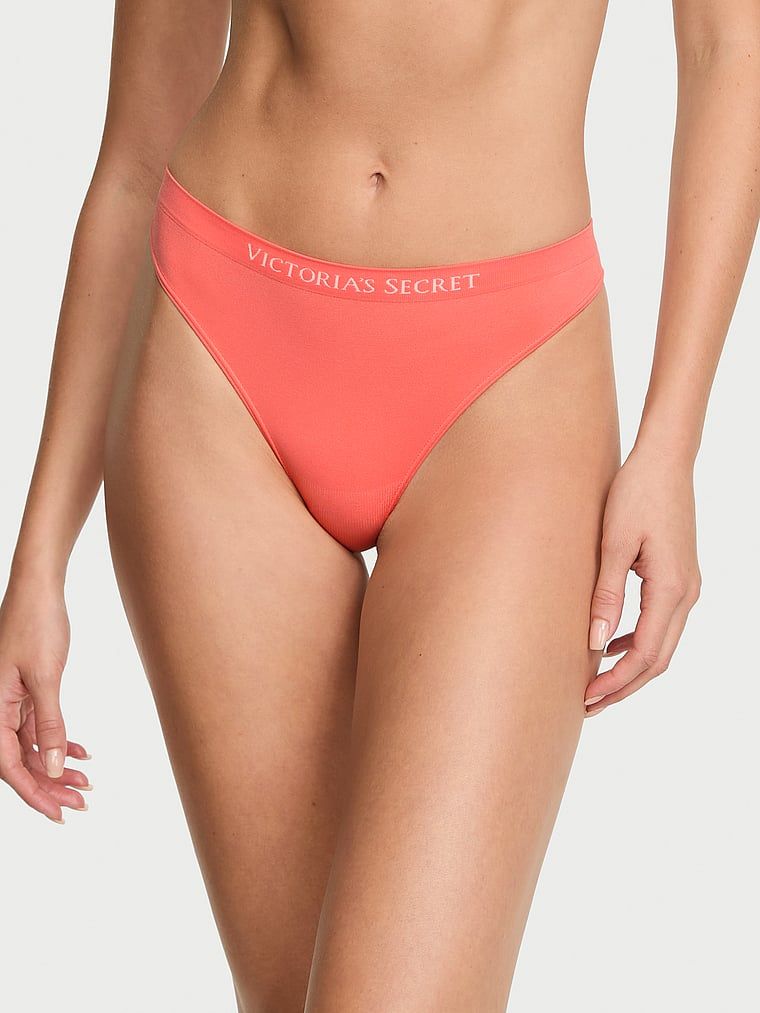 Bezešvé tanga. Produkt je oranžové barvy a pochází z kolekce Seamless.