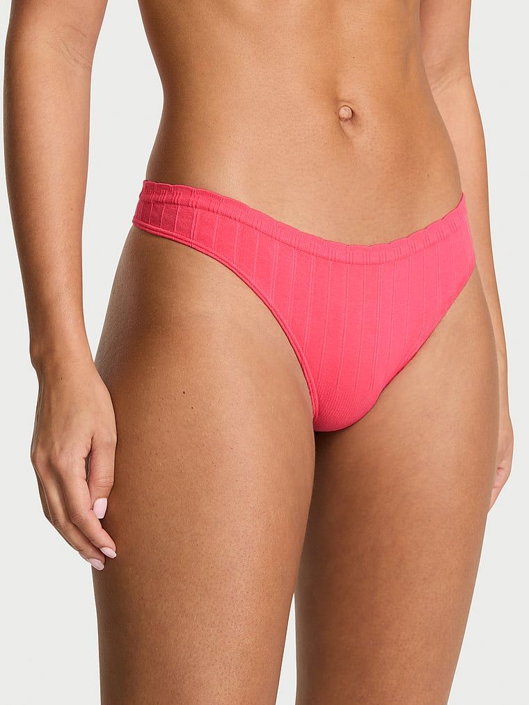Bezšvové žebrové bavlněné tanga. Produkt je růžové barvy a pochází z kolekce Seamless.