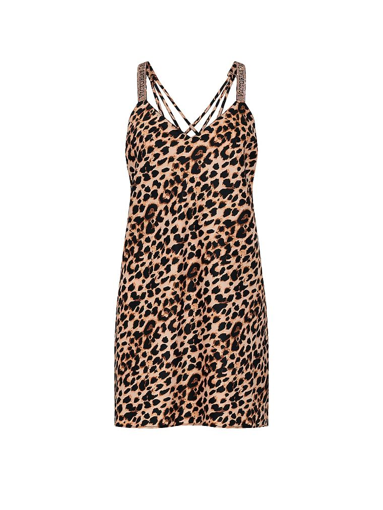 Satenová noční košile s lesklými ramínky a pruhy vzadu Shine Strap Slip. Produkt je vzorovaný a pochází z kolekce Very Sexy.