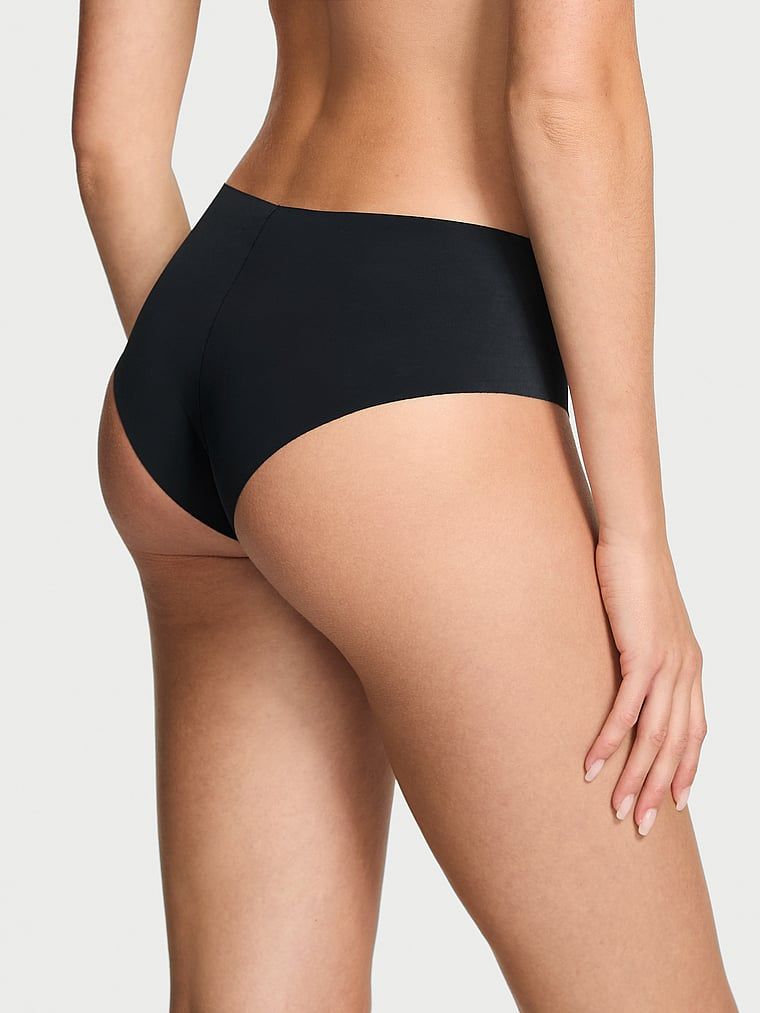 Bezešvé kalhotky No-Show Cheeky. Produkt má modrou barvu a pochází z kolekce No-Show.