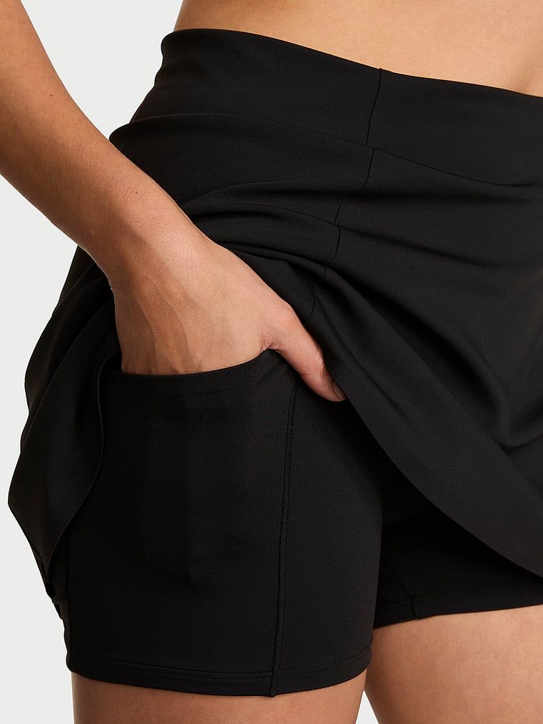 Sportovní sukně s VSX Elevate šortkami. Produkt je černý a pochází z kolekce VSX.