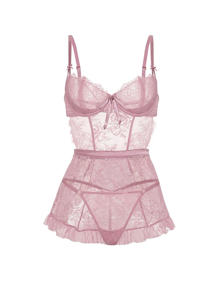 Zástěra a tanga Wicked Rose Lace. Produkt je růžové barvy a pochází z kolekce Victoria's Secret.