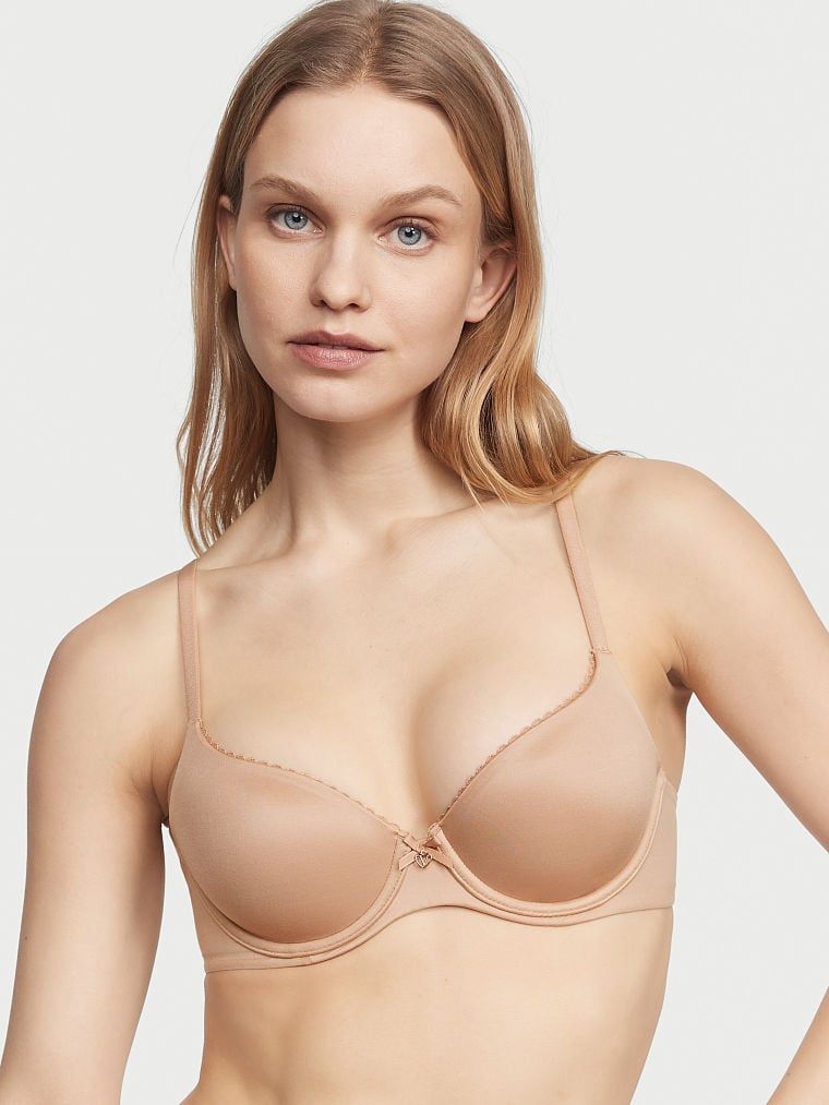 Hladká lehce podšitá Demi mírně vyztužená podprsenka. Produkt je béžový a pochází z kolekce Body by Victoria.
