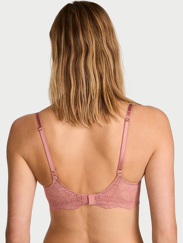 Mírně vycpaná podprsenka s krajkou Lace Demi. Produkt je vzorovaný a pochází z kolekce Dream Angels.