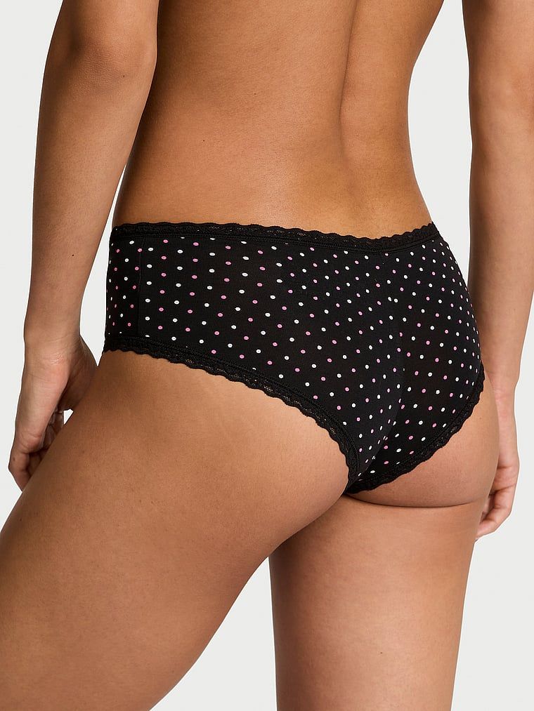 Bavlněné kalhotky s krajkou na okrajích Lace-Waist Cheeky. Produkt je vzorovaný a pochází z kolekce Lacie.